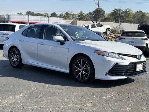 Used 2024 Toyota Camry XLE image 2