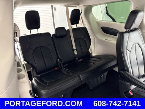 Used 2024 Chrysler Pacifica Touring-L FWD image 30