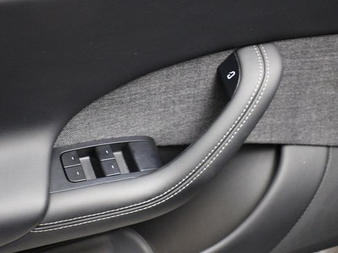 Used 2023 Tesla Model S AWD image 16