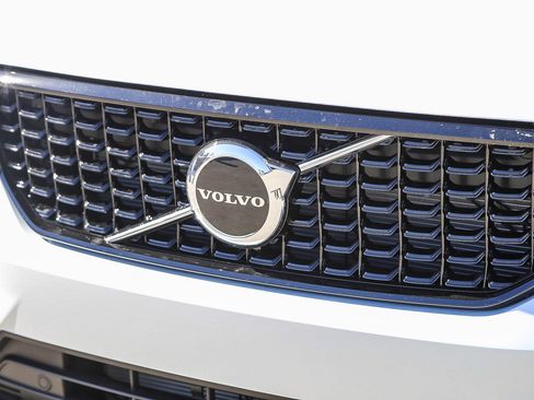 New 2026 Volvo XC40 B5 Core AWD/4WD image 5