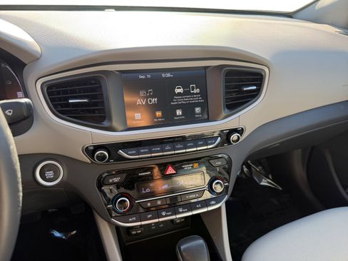 Used 2017 Hyundai Ioniq SEL FWD image 12