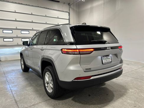 New 2025 Jeep Grand Cherokee 4WD image 8