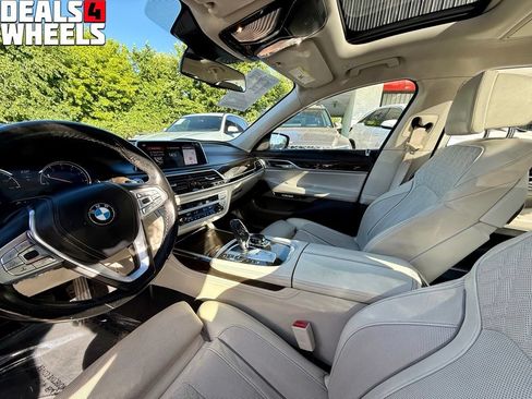 Used 2018 BMW 740i xDrive AWD/4WD image 12