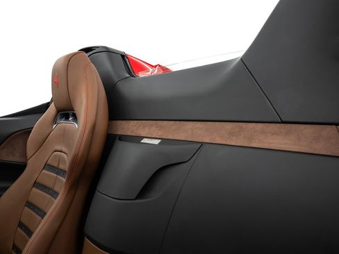 Used 2023 Ferrari SF90 Spider image 46