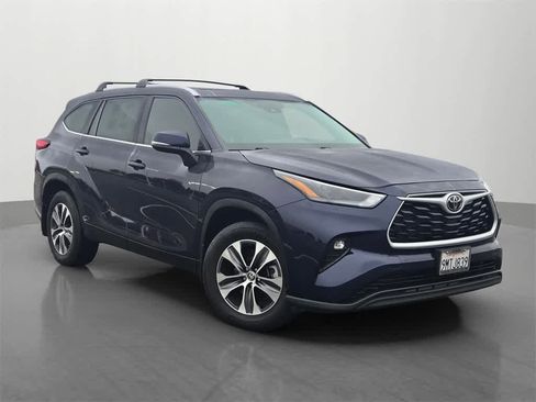 Used 2023 Toyota Highlander XLE image 8