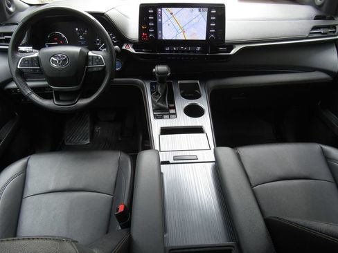 Certified 2024 Toyota Sienna XLE Woodland Edition AWD/4WD image 35