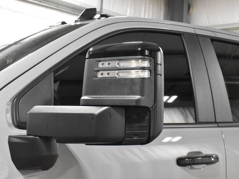 Used 2025 Chevrolet Silverado 2500 ZR2 w/ Technology Package image 34