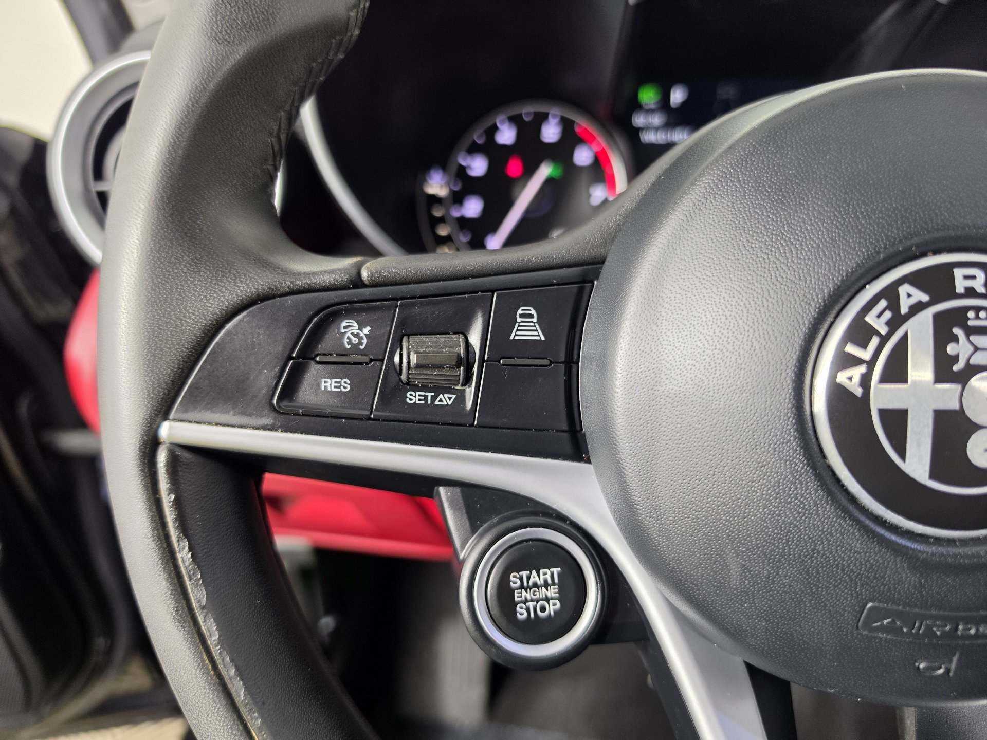 Used 2017 Alfa Romeo Giulia RWD image 11