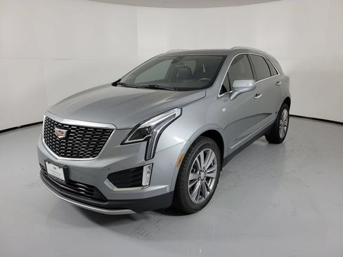 Used 2024 Cadillac XT5 Premium Luxury FWD image 2