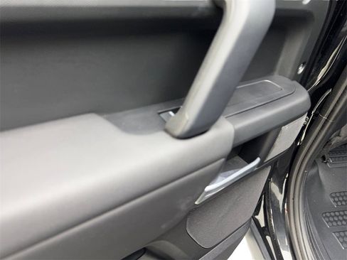 Used 2025 Land Rover Defender 110 S image 35