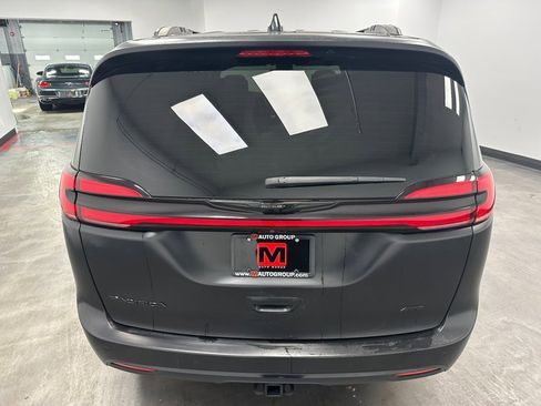 Used 2022 Chrysler Pacifica Pinnacle image 5