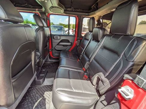 Used 2019 Jeep Wrangler Unlimited Sahara w/ Dual Top Group AWD/4WD image 15