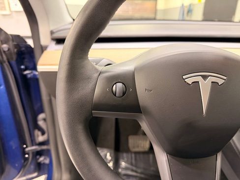 Used 2022 Tesla Model Y Long Range image 13