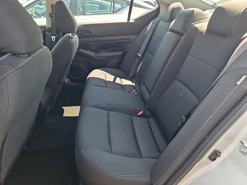 Used 2025 Nissan Altima 2.5 SV FWD image 7