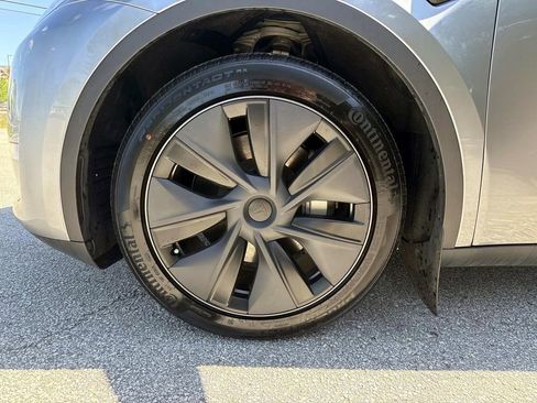 Used 2025 Tesla Model Y Long Range AWD/4WD image 9