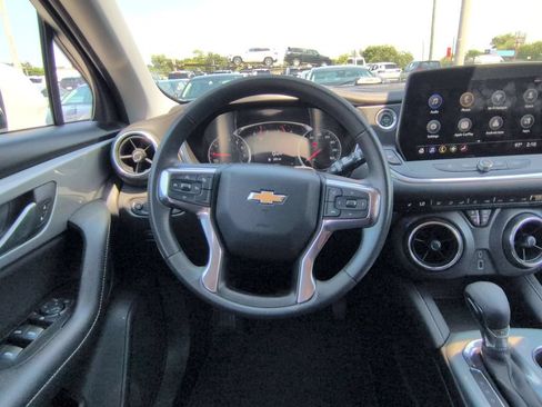Used 2025 Chevrolet Blazer LT FWD image 21