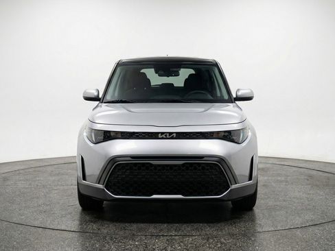Used 2025 Kia Soul LX w/ LX Technology Package image 2