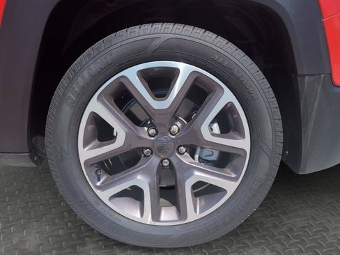 Used 2016 Jeep Renegade Latitude w/ Cold Weather Group FWD image 30
