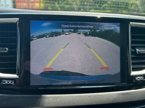 Used 2024 Chrysler Pacifica Touring-L FWD image 26