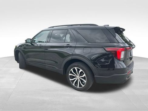 Used 2025 Ford Explorer ST-Line AWD/4WD image 4