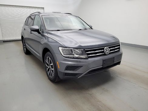 Used 2020 Volkswagen Tiguan SE w/ Panoramic Sunroof Package AWD/4WD image 13