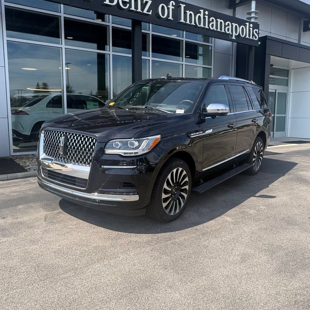 Used 2024 Lincoln Navigator Black Label AWD/4WD image 2
