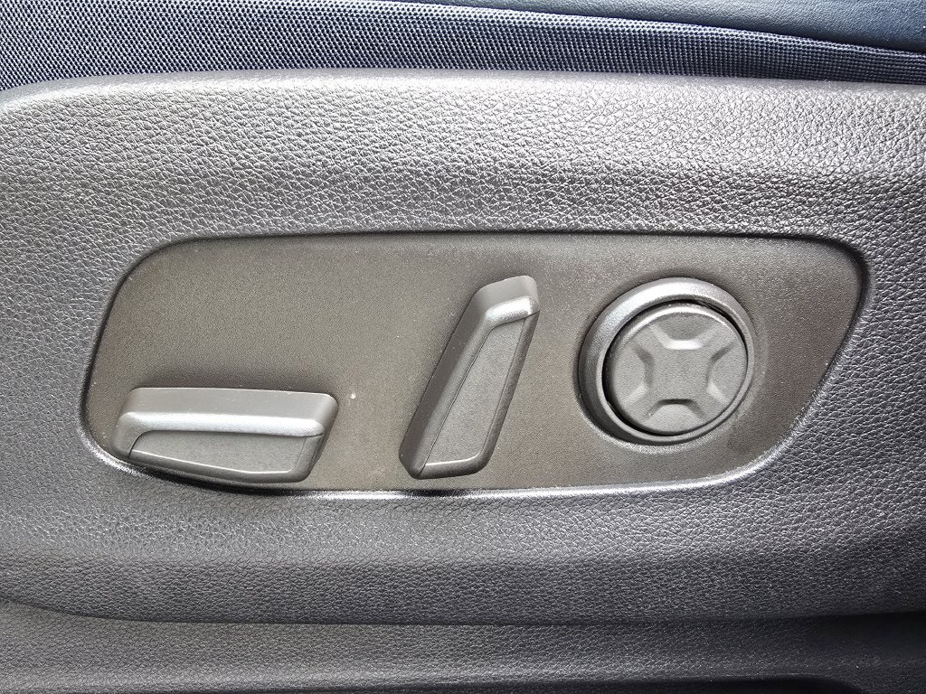 Certified 2025 Kia Carnival EX FWD image 27