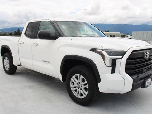 Used 2023 Toyota Tundra SR5 w/ SR5 Premium Package AWD/4WD image 2