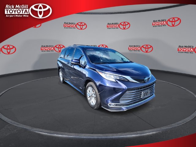 Used 2021 Toyota Sienna Limited FWD image 2
