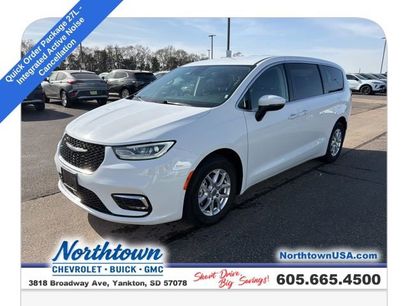 Used 2023 Chrysler Pacifica Touring-L