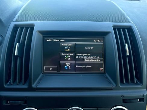 Used 2015 Land Rover LR2 image 30