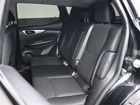 Used 2021 Nissan Rogue Sport S image 8