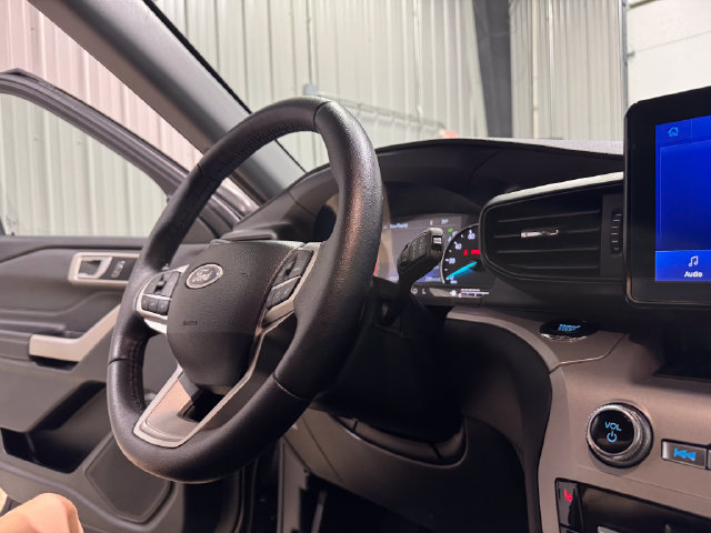 Used 2024 Ford Explorer XLT AWD/4WD image 12