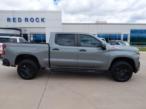 Used 2021 Chevrolet Silverado 1500 LT Trail Boss w/ Convenience Package II AWD/4WD image 2