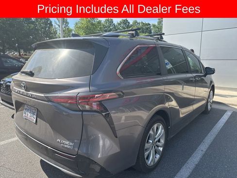 Used 2023 Toyota Sienna Platinum FWD image 4