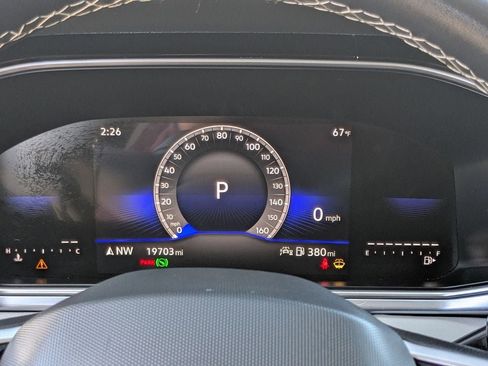 Used 2025 Volkswagen Taos SE image 18