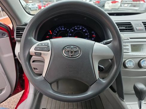 Used 2010 Toyota Camry LE image 19