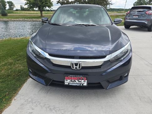 Used 2016 Honda Civic Touring image 2