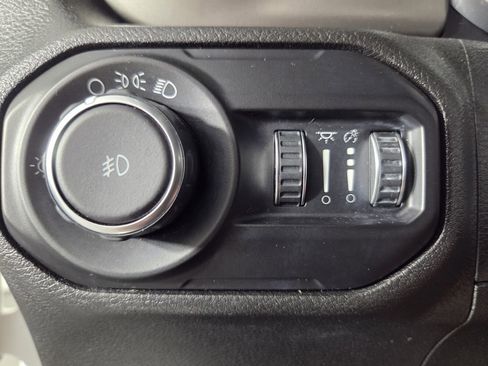 Used 2018 Jeep Wrangler Sport AWD/4WD image 19