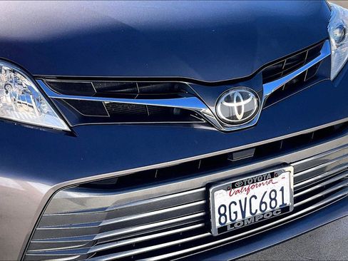 Used 2019 Toyota Sienna XLE image 29