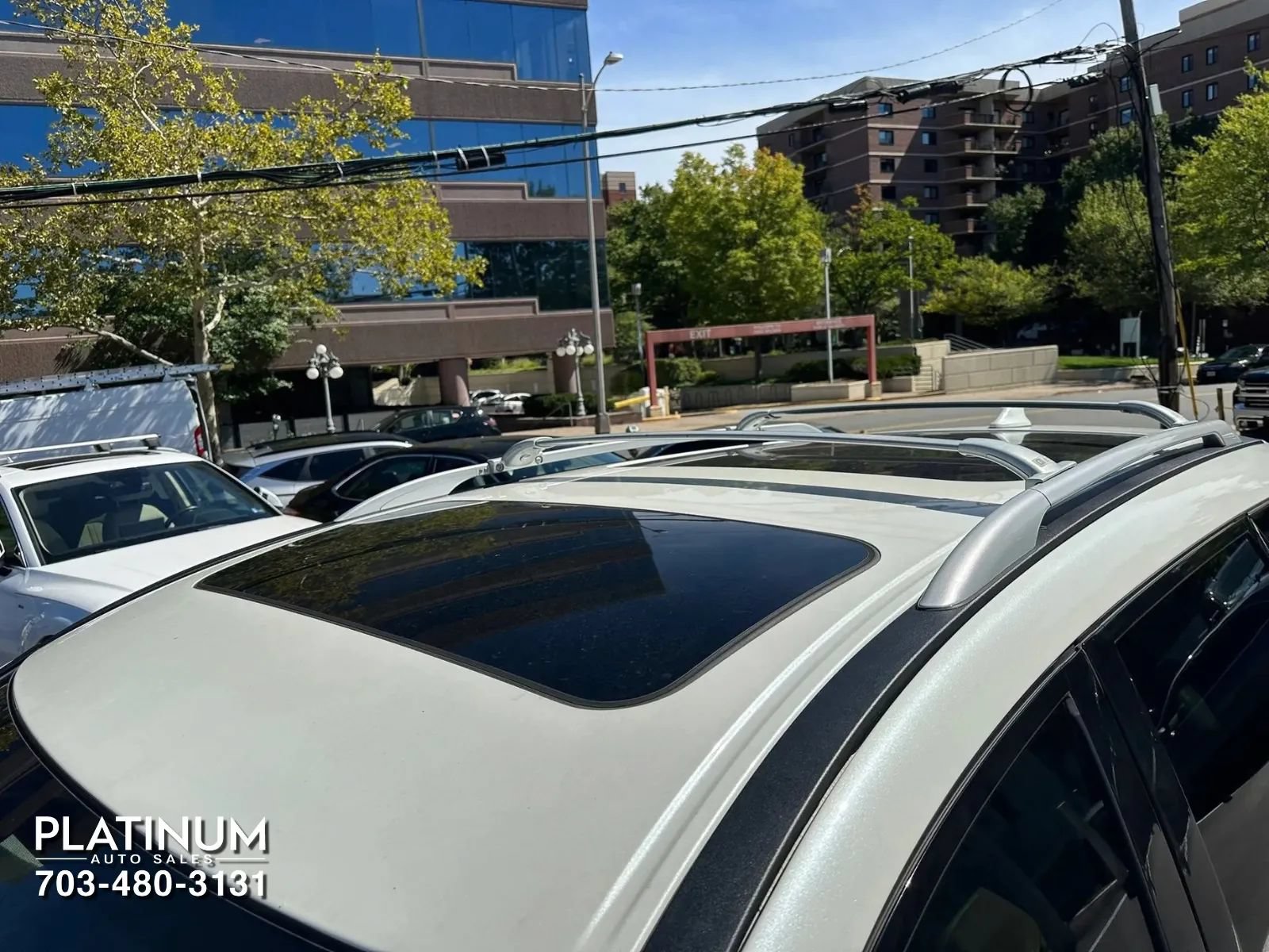 Used 2020 Nissan Pathfinder Platinum FWD image 17