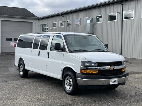 Used 2025 Chevrolet Express 3500 LT w/ LT Preferred Equipment Group RWD image 34