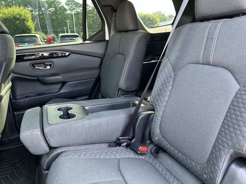 Used 2025 Honda Pilot Sport image 14