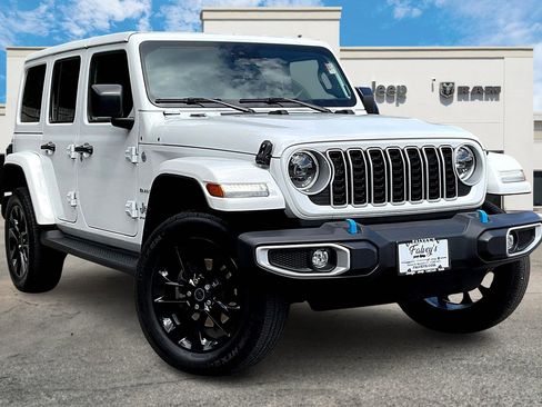 Used 2024 Jeep Wrangler Sahara image 11