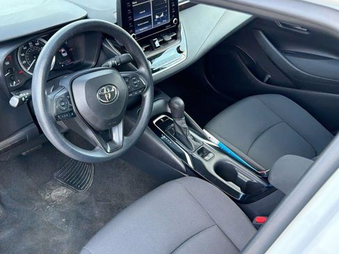 Used 2022 Toyota Corolla LE FWD image 4