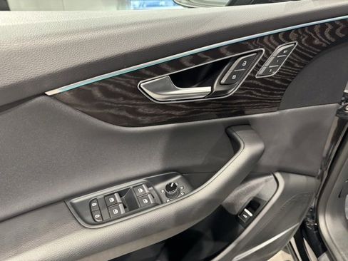 Used 2022 Audi Q8 Premium Plus image 11