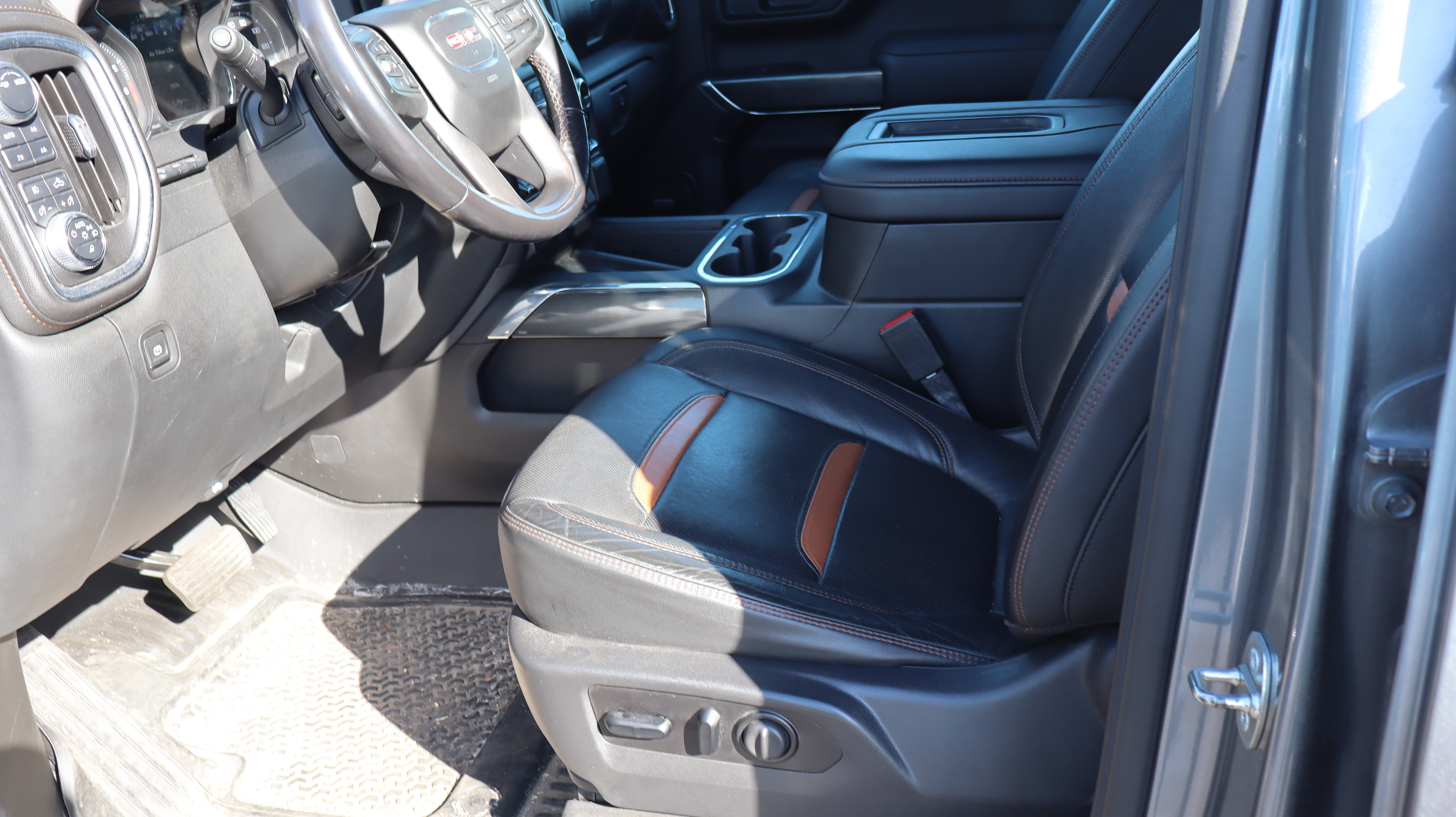Used 2021 GMC Sierra 1500 AT4 w/ AT4 Premium Package AWD/4WD image 7