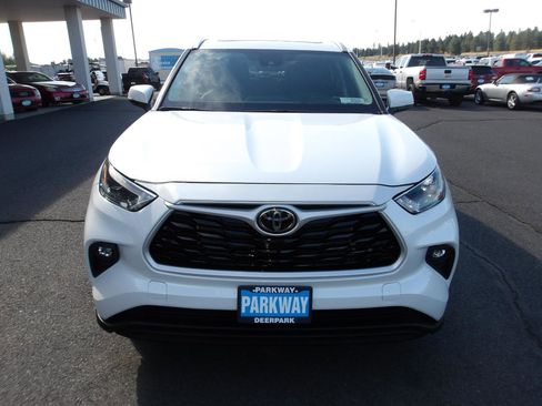 Used 2023 Toyota Highlander XLE AWD/4WD image 8