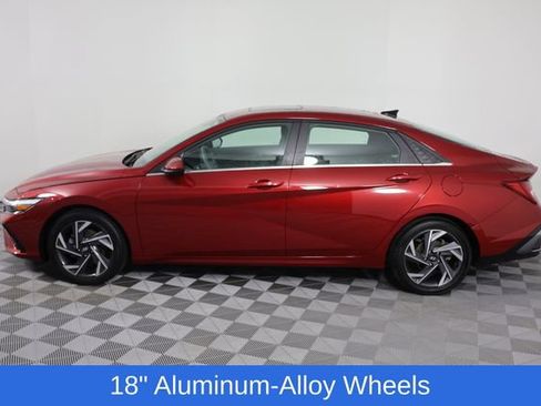 Used 2025 Hyundai Elantra SEL FWD image 5