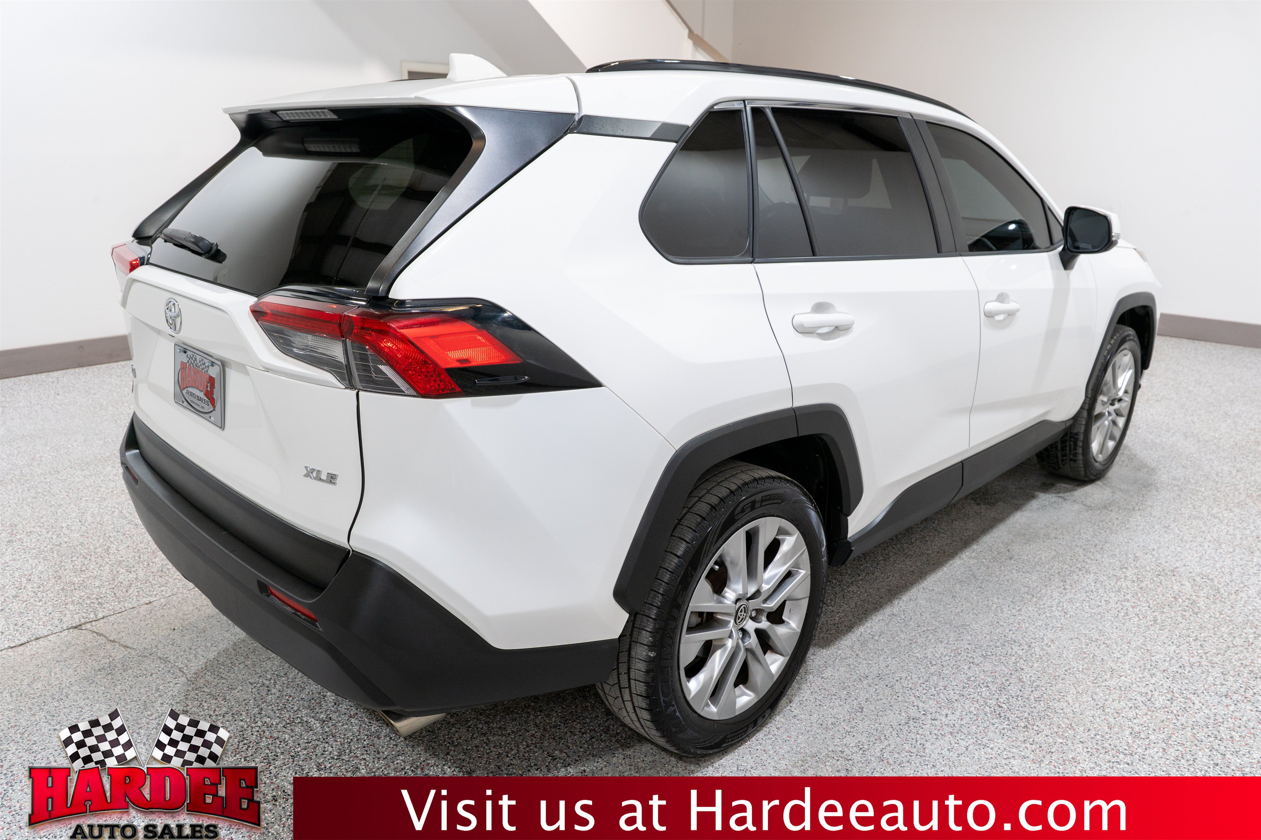 Used 2019 Toyota RAV4 XLE Premium FWD image 5